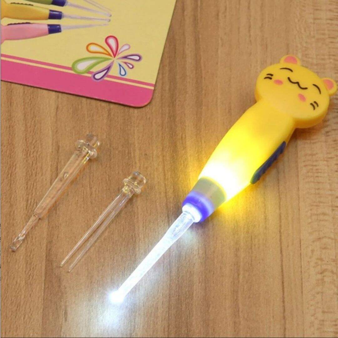 cure-oreille-led-chat-jaune