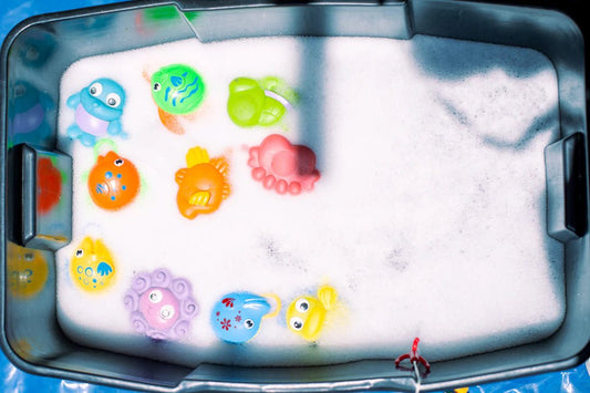 Jouets de bain colorés pour éveiller bébé à l'eau - Choupinoo