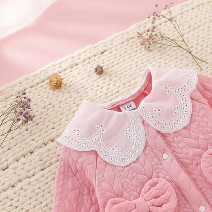 Zoom col claudine dentelle brodée barboteuse rose bébé fille – Choupinoo