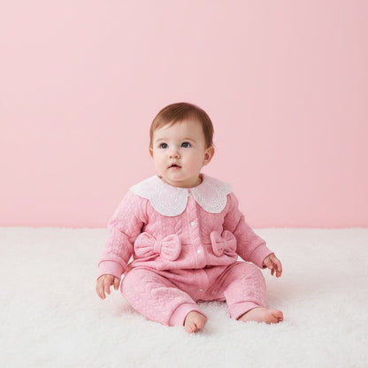 Barboteuse matelassée rose bébé fille col claudine dentelle vue plein pied – Choupinoo
