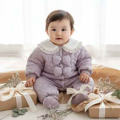 Bébé fille 6 mois portant la combinaison velours violet matelassé en cadeau de Noël – Choupinoo