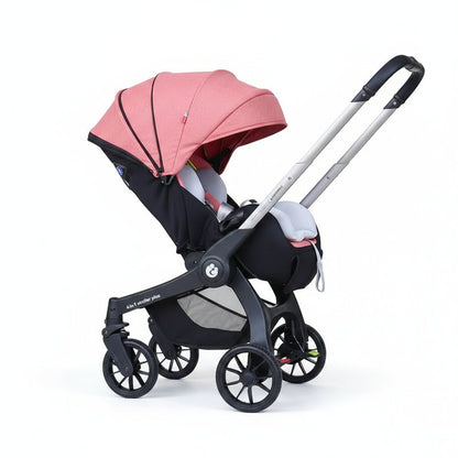 Poussette 4 en 1 Plus coloris rose saumon vue latérale gauche, châssis gris argenté, capote rose étendue, réducteur nouveau-né intégré, roues tout-terrain - Choupinoo