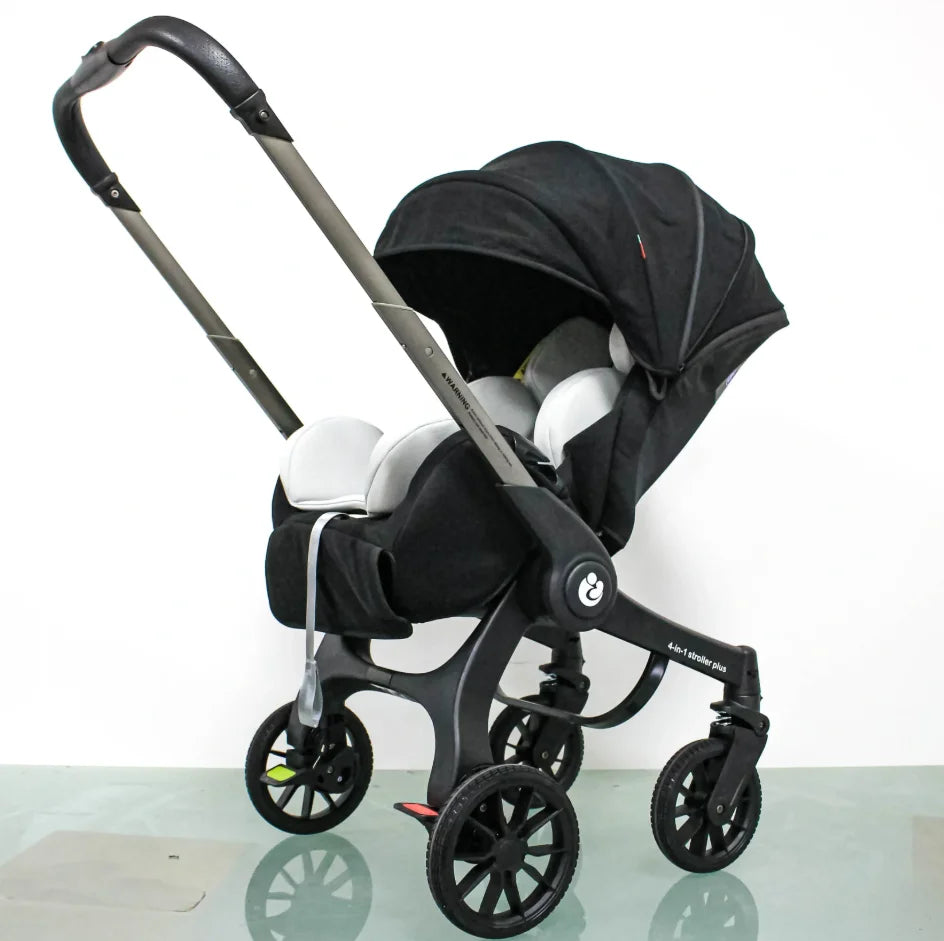 Poussette 4 en 1 avec siège auto intégré coloris noir, vue de face, châssis noir mat, roues tout-terrain - Choupinoo