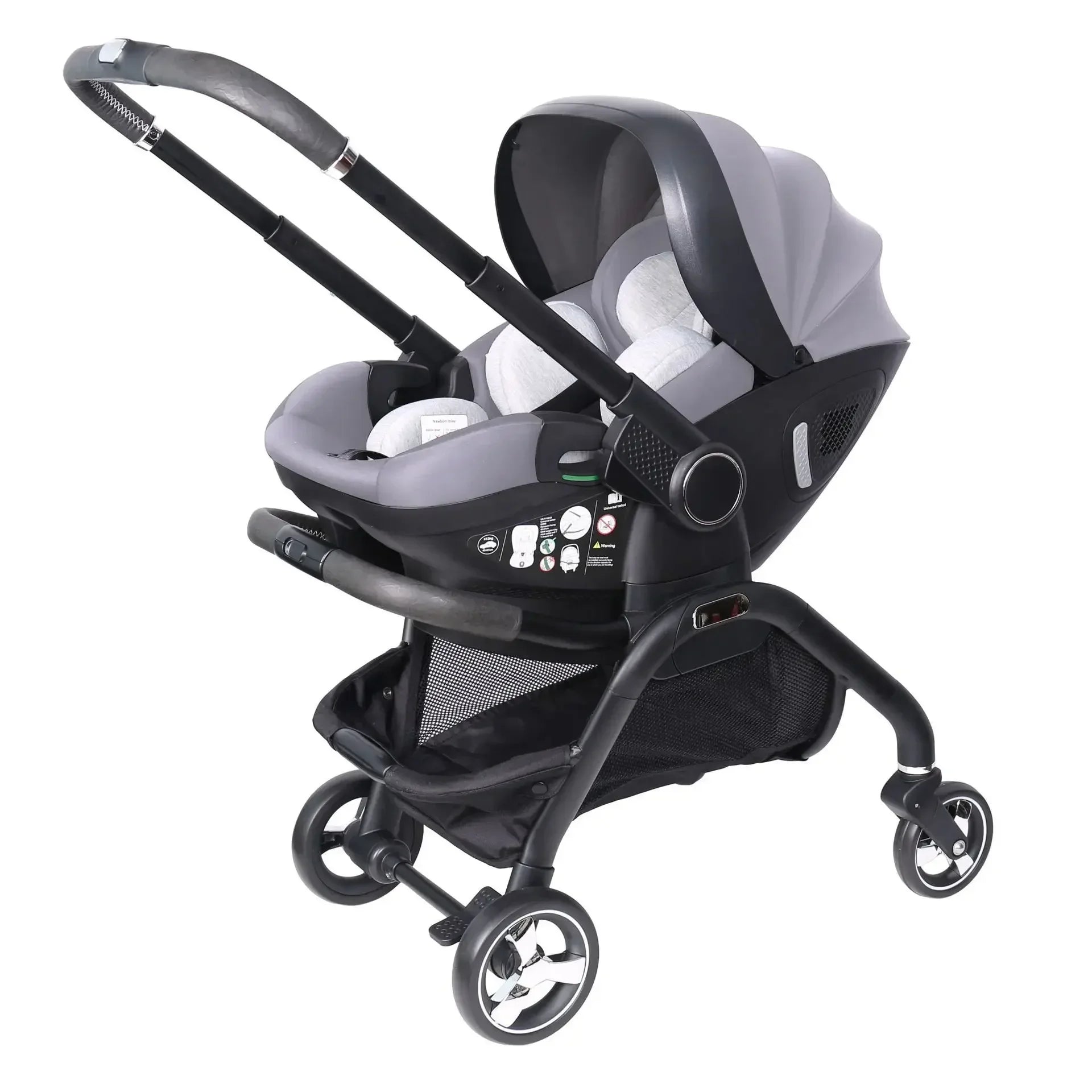 Poussette bébé 3 en 1 coloris gris clair avec siège auto – châssis noir vue 3/4 fond blanc