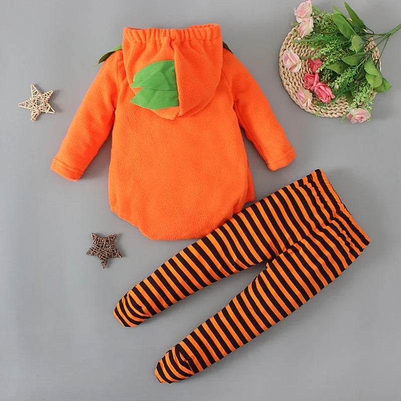 bébé déguisé en citrouille pour Halloween – barboteuse orange à capuche