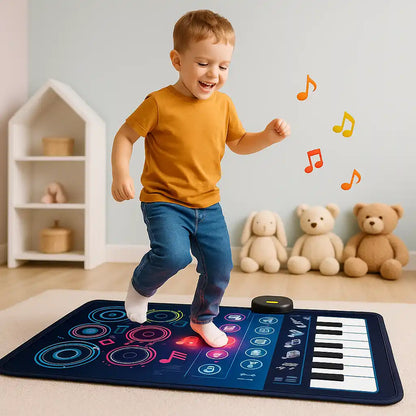enfant de 4 ans qui danse sur un tapis piano musical lumineux dans une chambre pastel