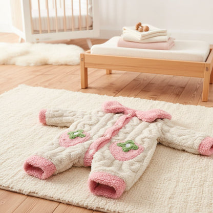 Barboteuse Bébé Fille Polaire Fraise + Chapeau Assorti – Hiver