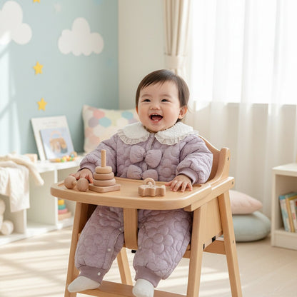 Bébé fille 6 mois portant la combinaison velours violet matelassé à la crèche – Choupinoo