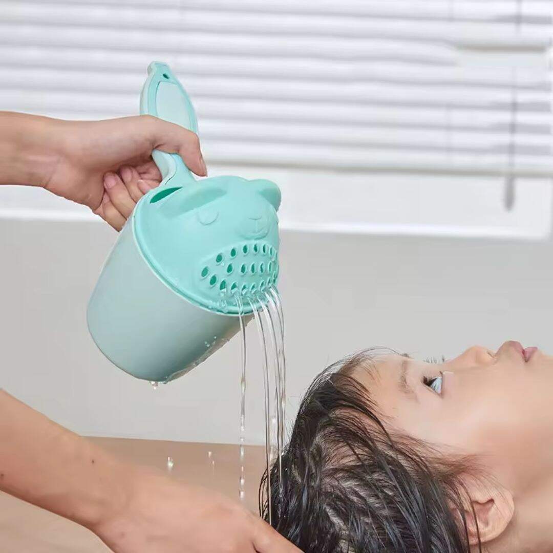 Gobelet bébé pour le bain après shampoing - Choupinoo