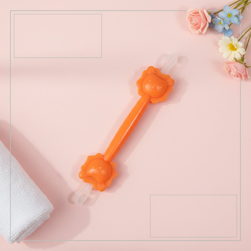 Nettoyeur oreille et nez bébé 2-en-1 en silicone orange Choupinoo sur fond pastel