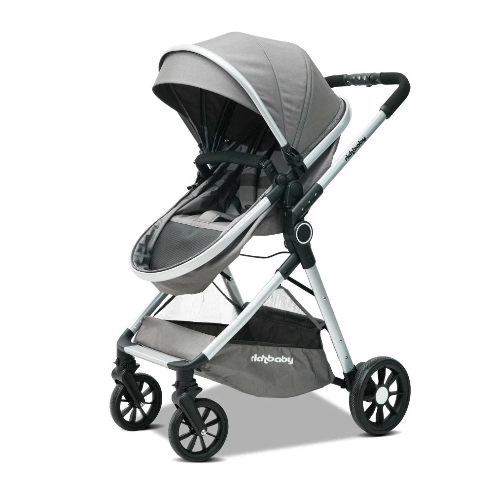 Poussette convertible en mode siege position haute coloris gris, vue trois quarts avant sur fond blanc - Choupinoo