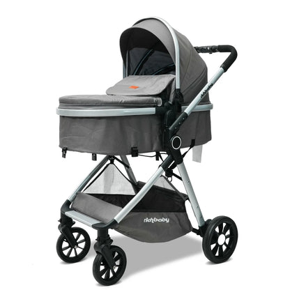 Poussette haute convertible en mode nacelle coloris gris, vue trois quarts sur fond blanc - Choupinoo