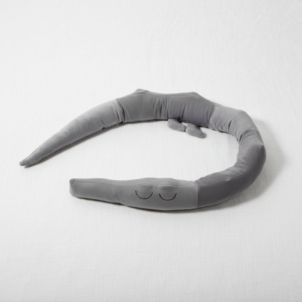 Tour de lit crocodile bébé 185 cm – vue à plat sur lin blanc