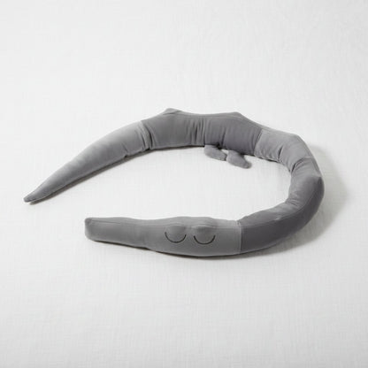 Tour de lit crocodile bébé 185 cm – vue à plat sur lin blanc