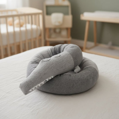 Tour de lit crocodile en peluche – décor chambre bébé premium - Choupinoo